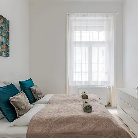 Danubegreen Bright Two Bedroom Near Margaret Island Apartment