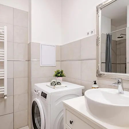 Danubegreen Bright Two Bedroom Near Margaret Island